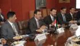 الإمارات وكولومبيا تبحثان شراكات استثمارية في الطاقة المتجددة