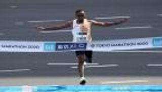 إثيوبي يتصدر ماراثون طوكيو "المتأثر" بكورونا