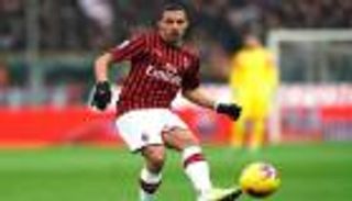 ميلان يحسم مستقبل الجزائري بن ناصر 