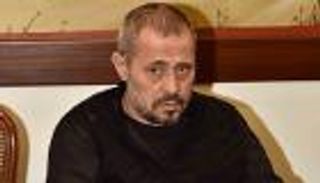 "كورونا" في عزاء والدة جورج وسوف.. ممنوع التقبيل