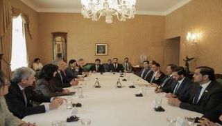 اجتماع وفد الإمارات برئاسة وزير الاقتصاد مع رئيس كولومبيا