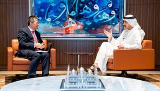 جانب من لقاء الشيخ عبدالله بن زايد والمبعوث الأممي هوانغ شيا