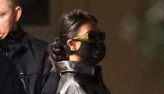 كورتني كارداشيان بالقناع خوفا من كورونا