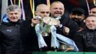 جوارديولا يكتب اسمه بحروف من نور في كأس الرابطة