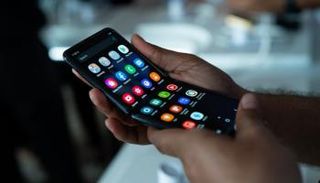 سامسونج تطلق باقة هواتف Galaxy S20 في الإمارات 