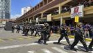 مسلح يحتجز 27 رهينة في مانيلا.. وصور أولى للحادث 