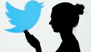 تويتر تتيح الرد على الرسائل المباشرة بواسطة الرموز التعبيرية