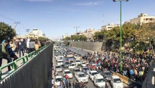 احتجاجات بسبب غلاء أسعار البنزين في إيران - أرشيفية