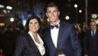 سكتة دماغية تدخل والدة رونالدو المستشفى