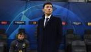 "أكبر مهرج" يضع رئيس إنتر ميلان تحت مقصلة العقوبات