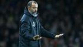 كورونا يمنع لاعبي ولفرهامبتون من مصافحة الجمهور 