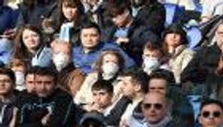 الحرب على كرة القدم.. كيف يهدد "كورونا" الملاعب؟