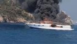 مصرع شخصين في حريق يخت قبالة سواحل إسطنبول