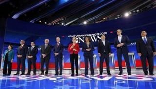 المرشحون الديمقراطيون خلال مناظرة الخميس بتكساس - رويترز