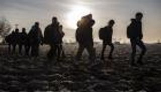 "هجوم منظم".. تركيا تدفع 135 ألف لاجئ نحو الحدود اليونانية