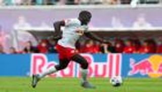 مدافع لايبزيج يفتح الباب أمام أرسنال وبرشلونة