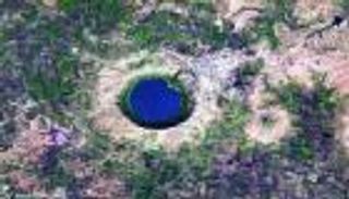 "لونار" الهندية.. بحيرة من المريخ