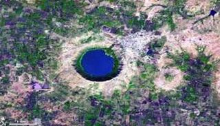 بحيرة لونار في الهند