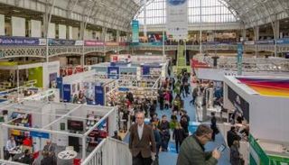 معرض لندن للكتاب يقام عادة في مركز أولمبيا للمعارض 