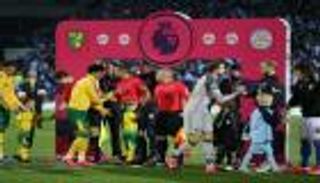 كورونا يجبر البريمييرليج على تحريم المصافحات