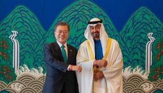 الشيخ محمد بن زايد آل نهيان ورئيس كوريا الجنوبية في لقاء سابق