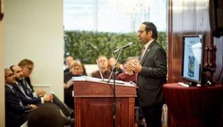 الدكتور علي النعيمي يتحدث خلال اللقاء