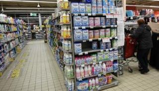 سحب المنتجات من المتاجر استعدادا للحجر