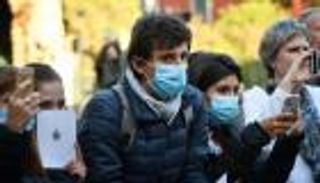 "كورونا" يجبر إيطاليا على تأجيل استفتاء الدستور