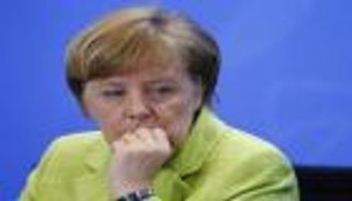 "تراجع تاريخي".. ماذا يحدث في اتحاد ميركل؟