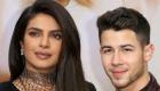 بيريانكا تشوبرا ونيك جوناس يحتفلان بمهرجان الألوان في الهند