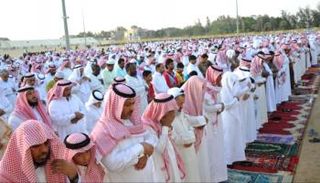 صلاة بالسعودية - أرشيفية