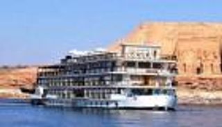 من اليابان إلى مصر.. كورونا يحبس ضحاياه "وسط المياه"