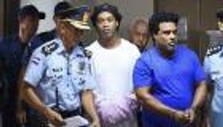 رونالدينيو مذهول من قرار سجنه 