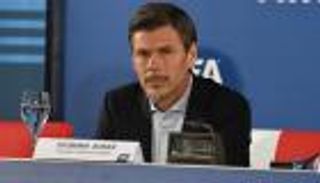 بوبان يهدد بشكوى ميلان للفيفا بعد إقالته