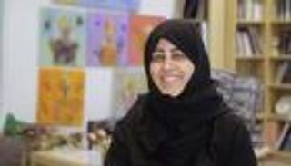 "فاطمة".. فنانة إماراتية ترسم قصة نجاح ملهمة  