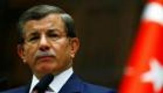 داود أوغلو يتبرأ من تورط الجيش التركي في سوريا