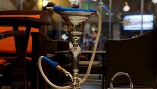 إيقاف تقديم الشيشة والمعسل في المقاهي والمطاعم السعودية مؤقتا 