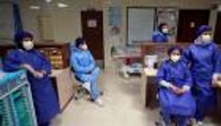 كورونا يحصد أرواح 12 طبيبا وممرضا في إيران