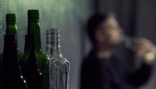 وفيات بسبب استهلاك الكحول الصناعي في إيران- أرشيفية