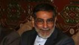 شمخاني في العراق.. ارتداء عباءة سليماني في هندسة الخراب