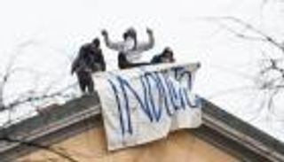 نزلاء بسجون إيطالية يحتجون على إجراء الحكومة لاحتواء كورونا