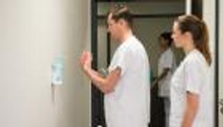 الطريقة الصحيحة لاستخدام مطهر اليدين للوقاية من كورونا