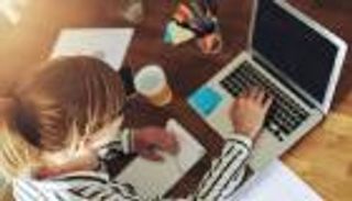 هاربون من جحيم كورونا يصطدمون بالإنترنت السيئ في بريطانيا