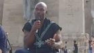 جيمي جون لوي بمعبد الأقصر: أتمنى تقديم عمل فني بمصر