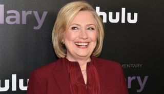 هيلاري كلينتون تتعهد بدعم مرشح الحزب في الانتخابات