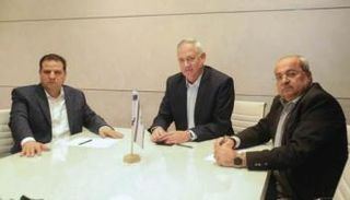 جانتس خلال اجتماع سابق مع الطيبي وعودة 