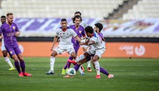 جانب من مباراة العين والشارقة