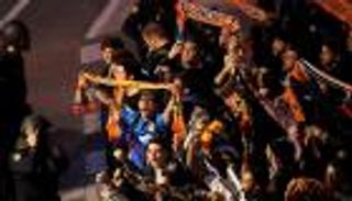 بالصور.. جماهير فالنسيا تتحدى كورونا قبل مواجهة أتالانتا