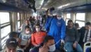 "النقل المصرية" تطهر القطارات وتوزع الكمامات لمواجهة "كورونا"