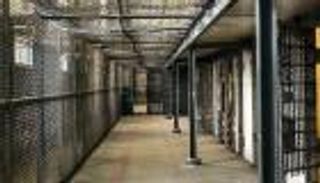 إسرائيل تحضر سجنا خاصا لمرضى كورونا المسجونين